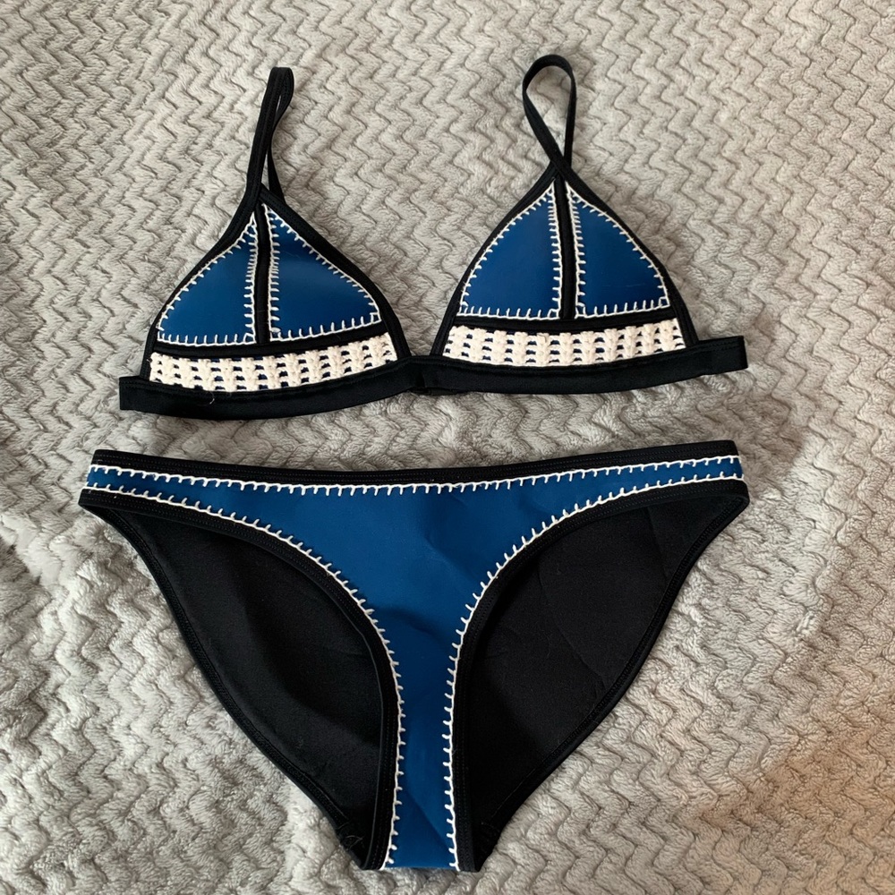 Triangl bathing suit size large
